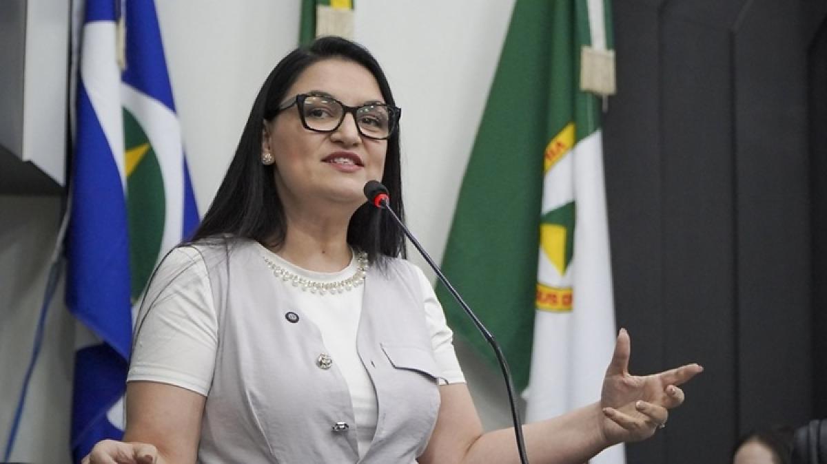 Embate Samantha e F&aacute;varo