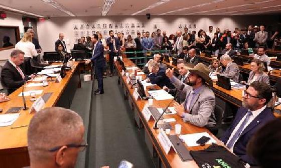 Conselho de Ética aprova suspensão de deputados por 60 dias após motim na Câmara