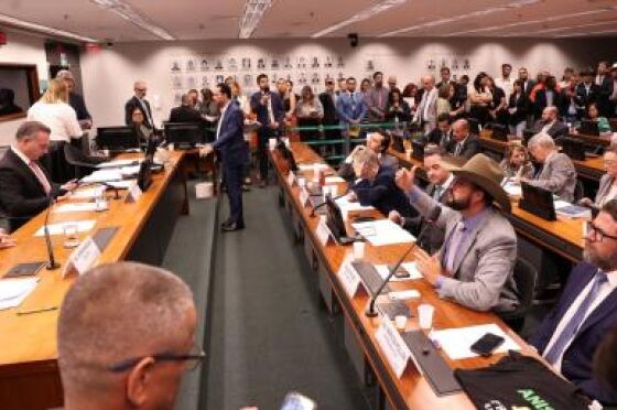Conselho de Ética aprova suspensão de deputados por 60 dias após motim na Câmara