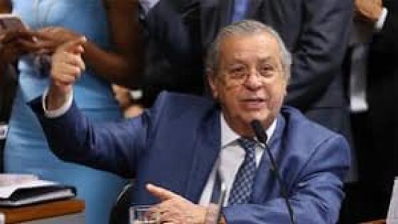 Jayme comemora desempenho em pesquisa e cobra definição do União Brasil