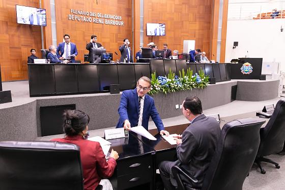 Assembleia aprova adesão de MT a programa federal para reduzir custo do diesel