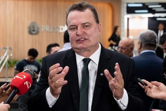 Max Russi cita vereadoras do Podemos como opções para vice de Pivetta em 2026