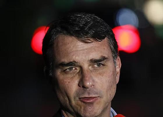 Flávio Bolsonaro cobra CPI do Banco Master e cita supostas conexões com o PT