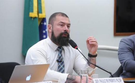 Comissão aprova projeto que facilita justificativa para porte de arma no país